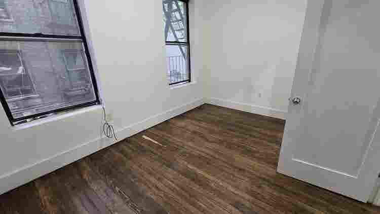 Westside, Broadway Room in Harlem