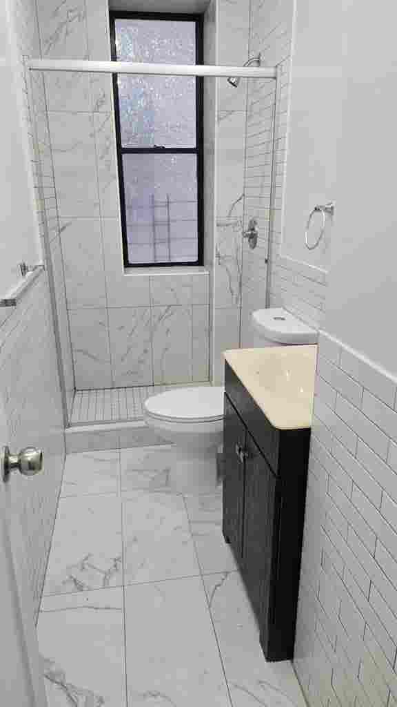 Westside, Broadway Room in Harlem