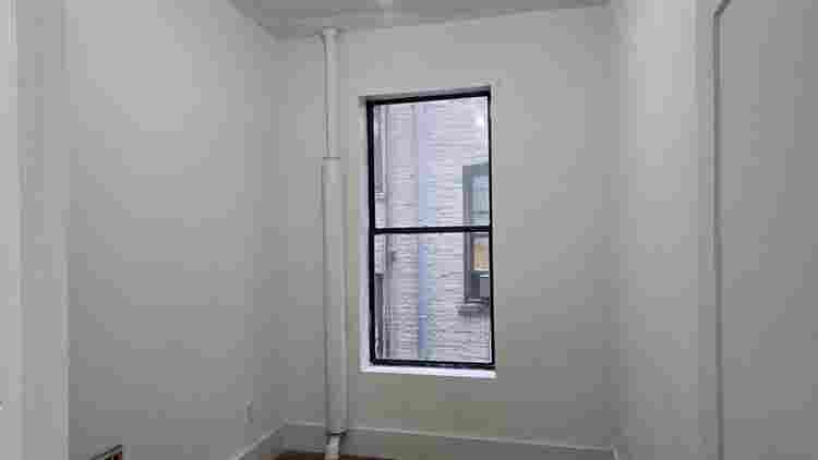 Westside, Broadway Room in Harlem