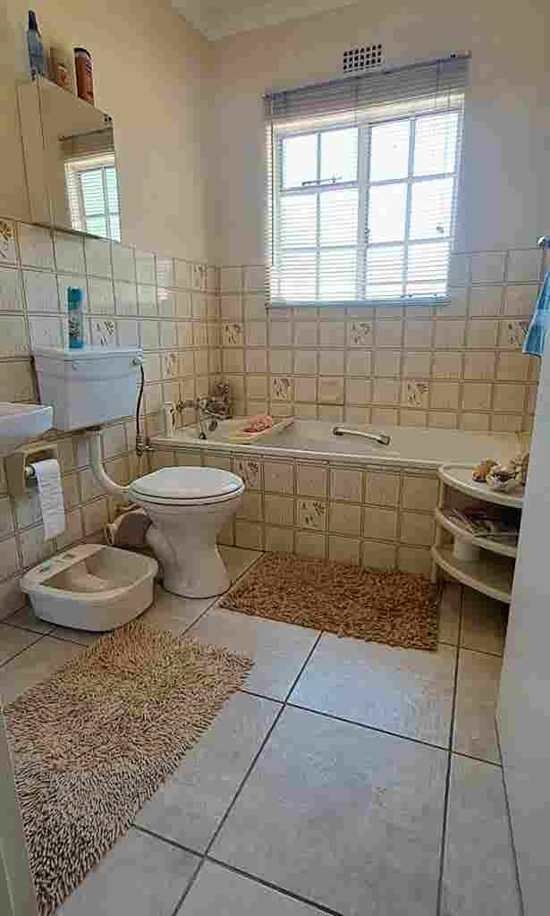 Main bedroom - Windsor East, Joburg