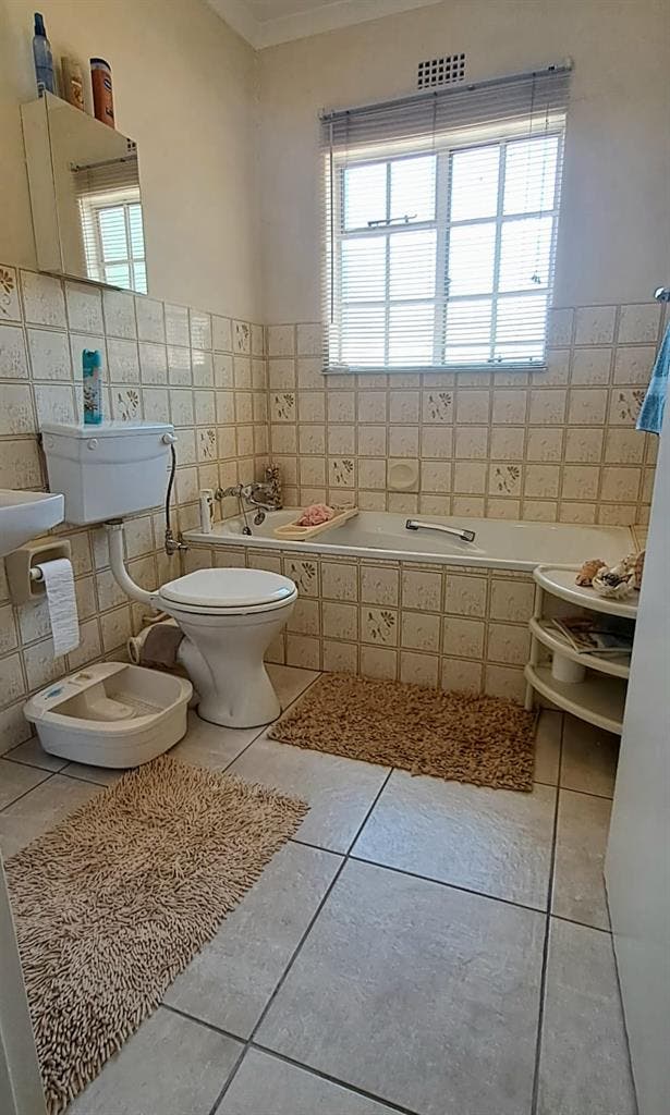 Main bedroom - Windsor East, Joburg