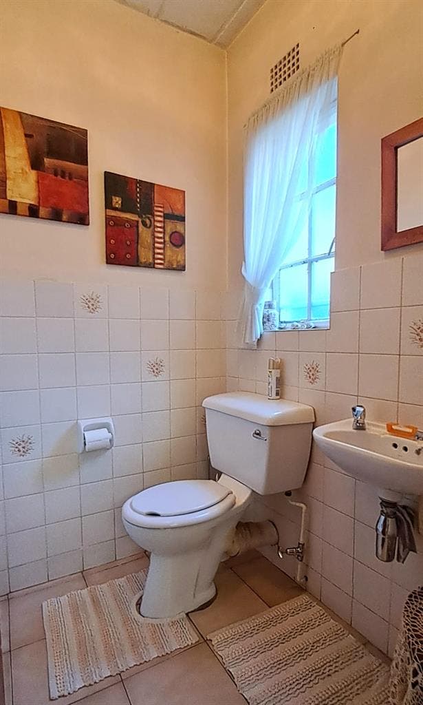 Main bedroom - Windsor East, Joburg