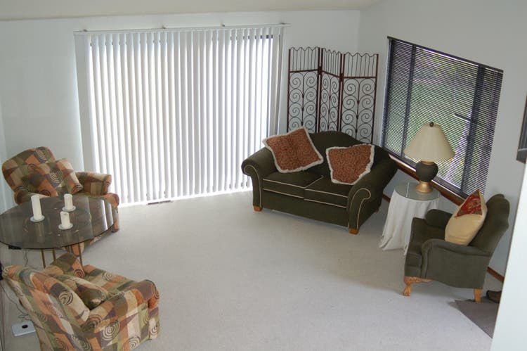 FURNISHED BEDROOM NOW AVAILABLE