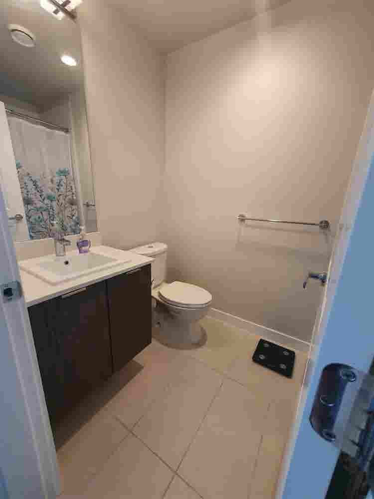 SFU Burnaby Room Available