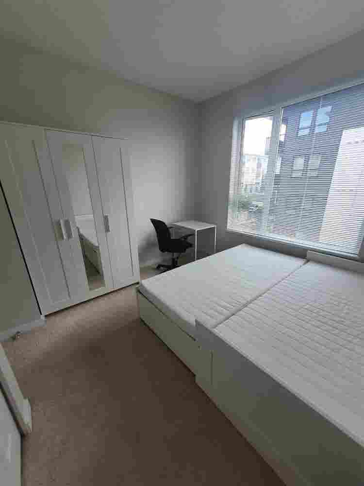 SFU Burnaby Room Available