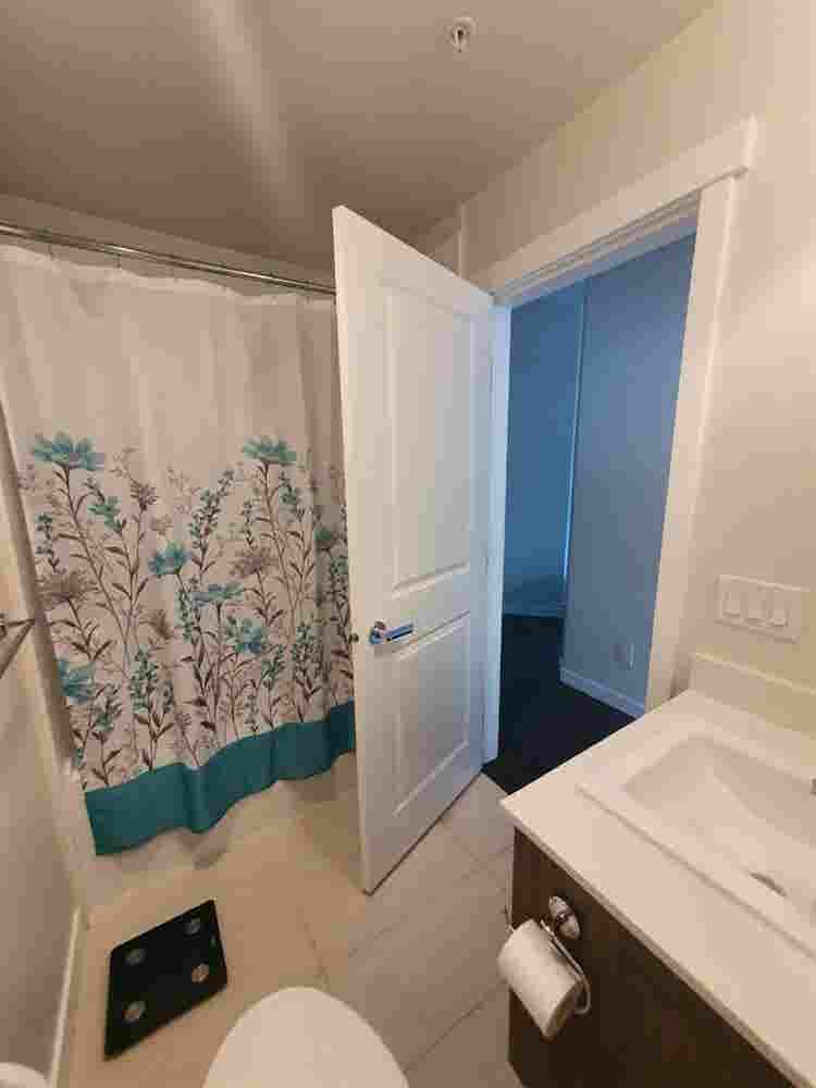 SFU Burnaby Room Available