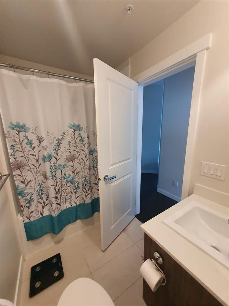 SFU Burnaby Room Available
