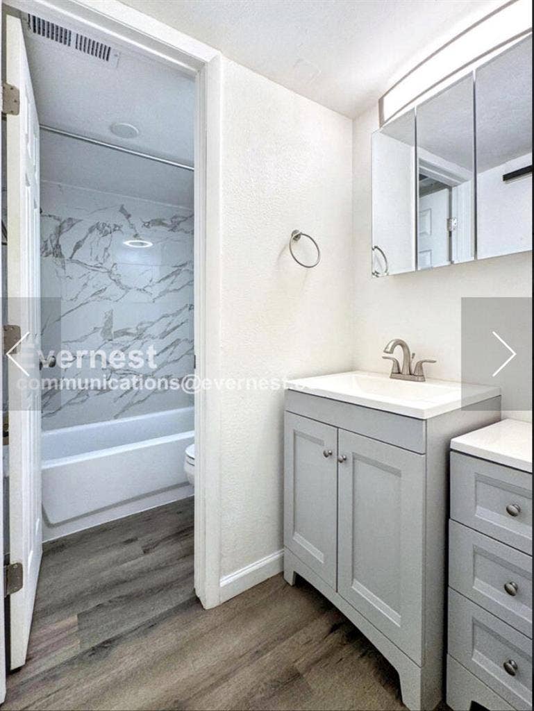 Modern Condo Desirable Cherry Creek