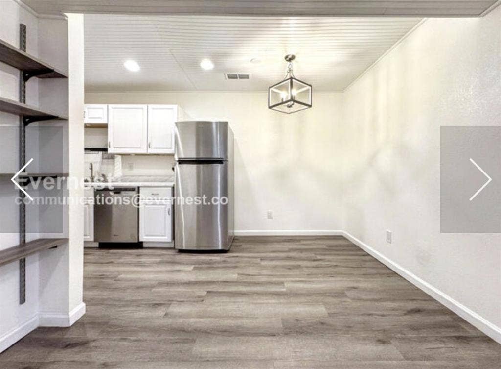 Modern Condo Desirable Cherry Creek