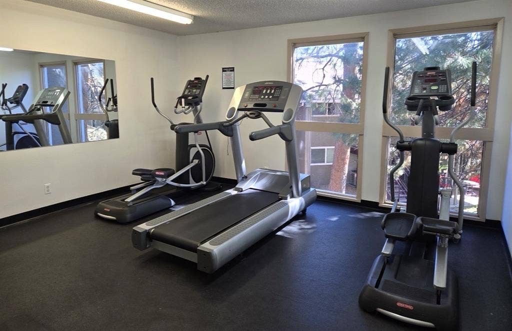 Modern Condo Desirable Cherry Creek