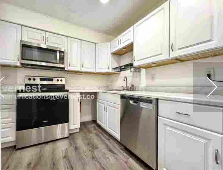 Modern Condo Desirable Cherry Creek