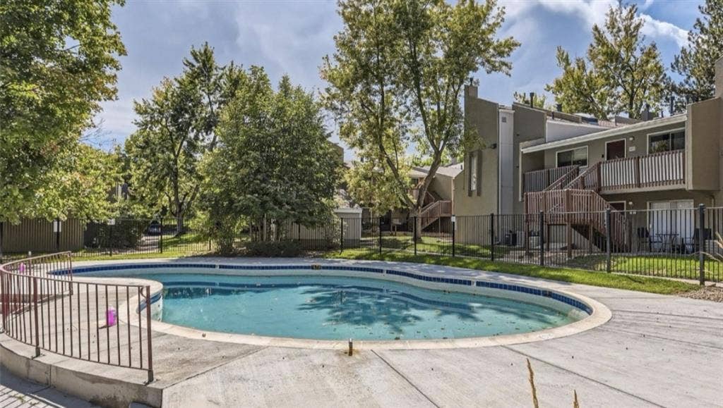 Modern Condo Desirable Cherry Creek