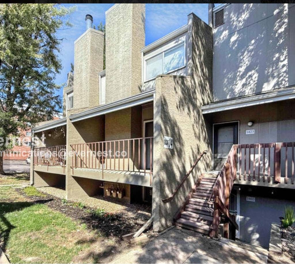 Modern Condo Desirable Cherry Creek