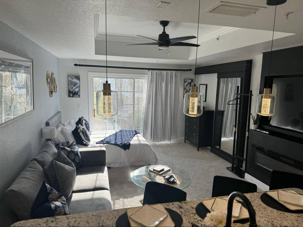 Room for rent-Semi Roommate