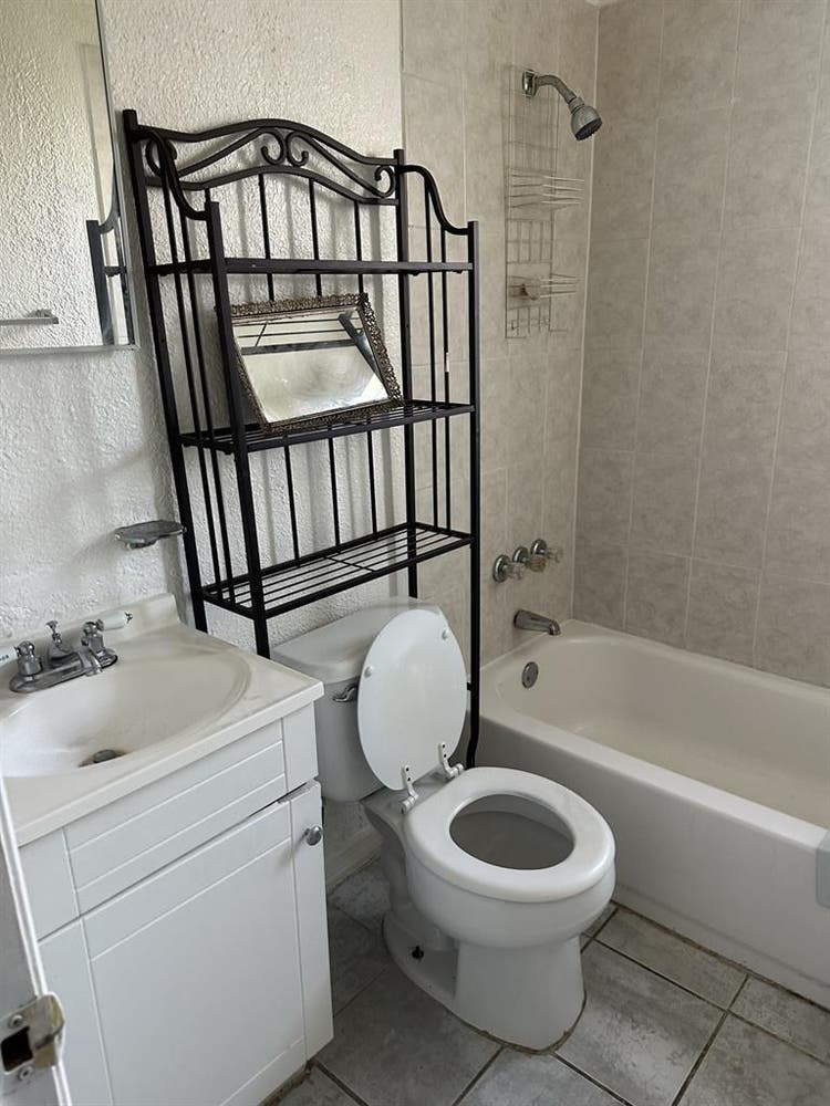 ROOM FOR RENT Male only