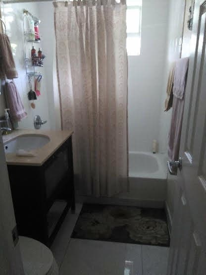Large Room in  Bath Condo