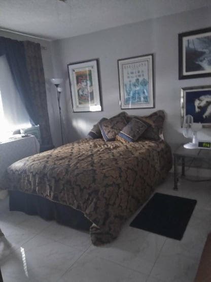 Large Room in  Bath Condo