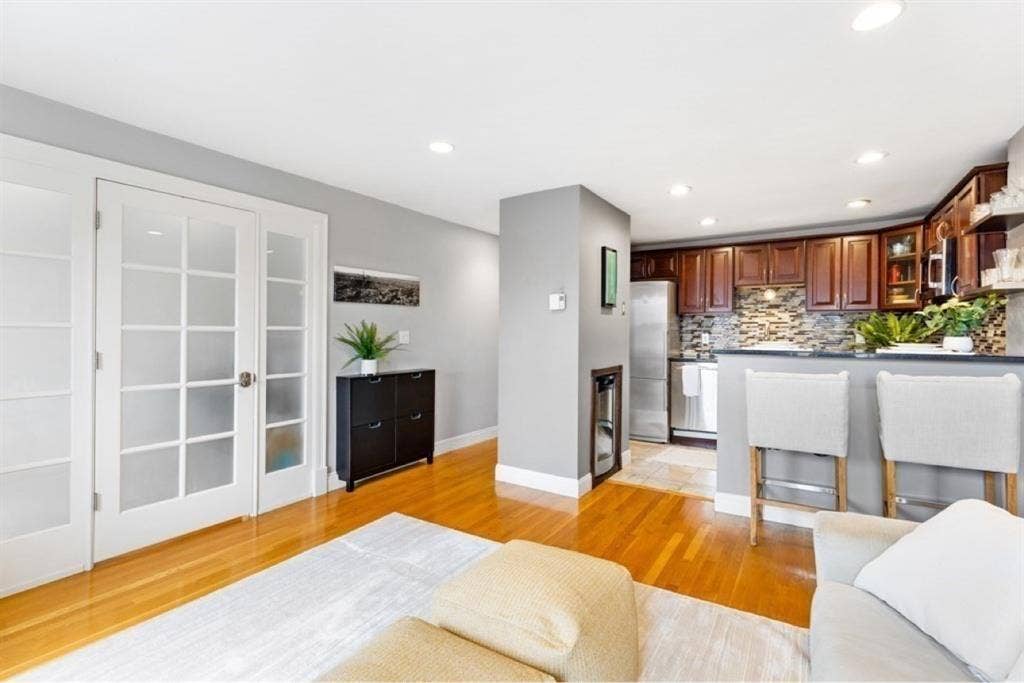Room for short term lease only