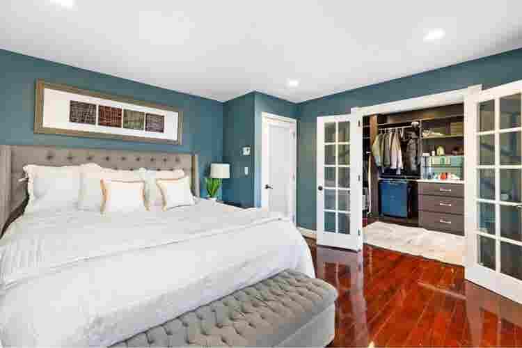 Room for short term lease only