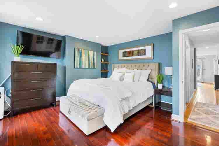 Room for short term lease only