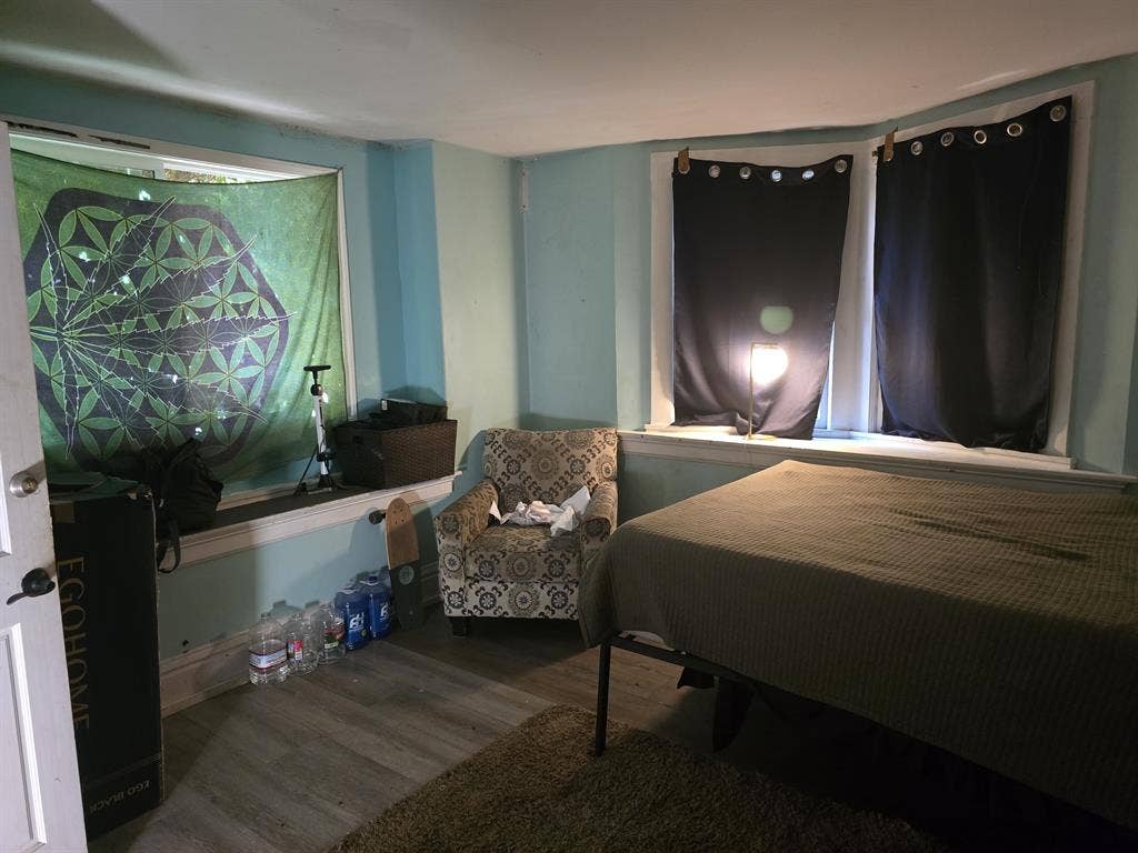 Room in 4 bedroom house