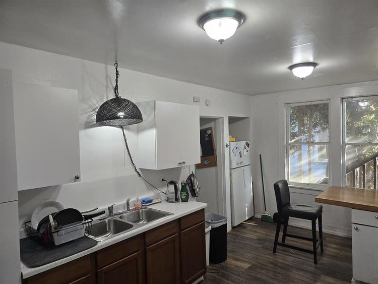 Room in 4 bedroom house