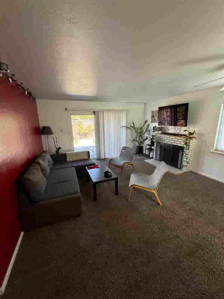 Room in a 3 bedroom house !