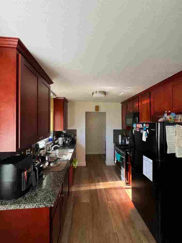 Room in a 3 bedroom house !