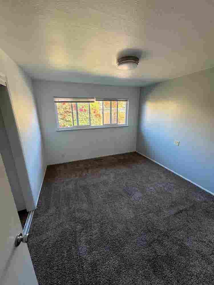 Room in a 3 bedroom house !