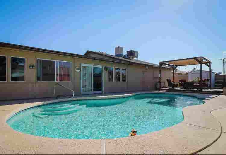 Single room and private bathroom