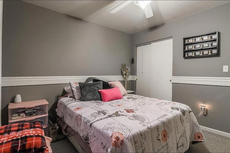 Single room and private bathroom