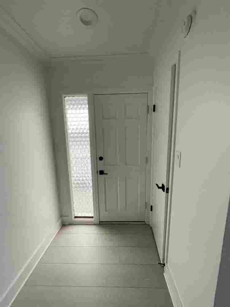 ROOM IN BRENTWOOD — Available Nov 1
