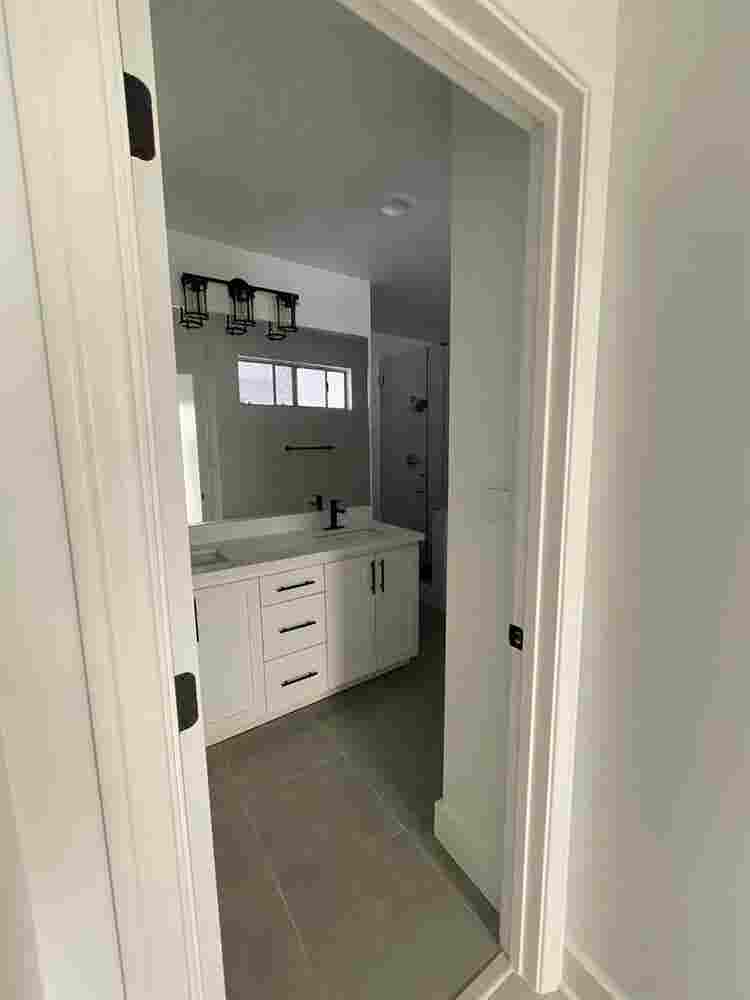 ROOM IN BRENTWOOD — Available Nov 1