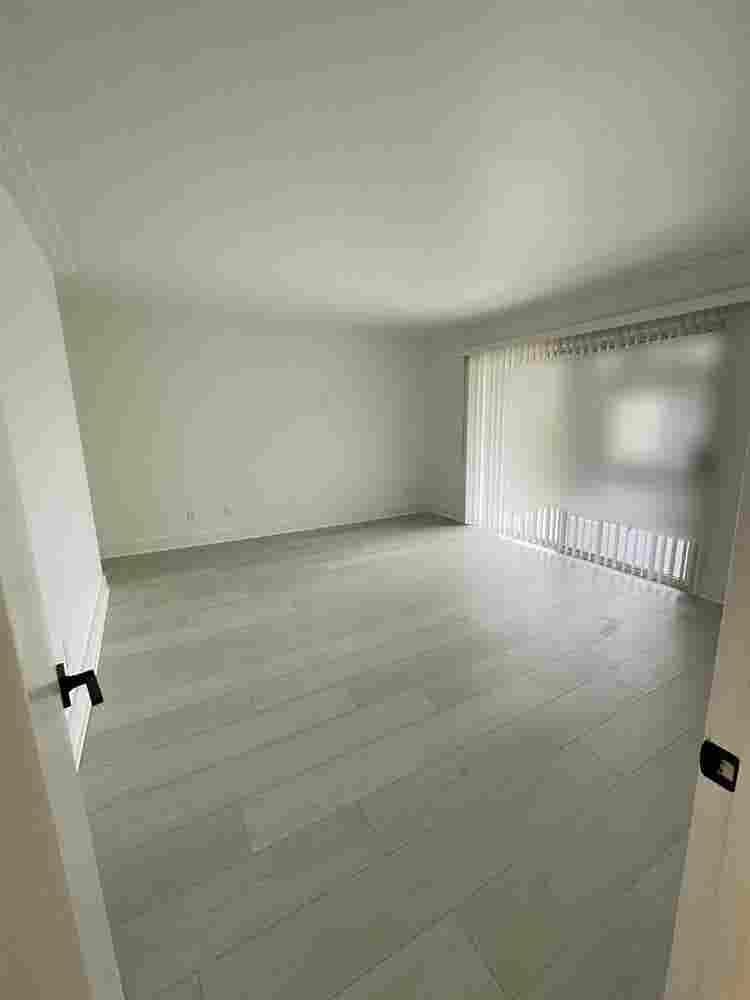 ROOM IN BRENTWOOD — Available Nov 1