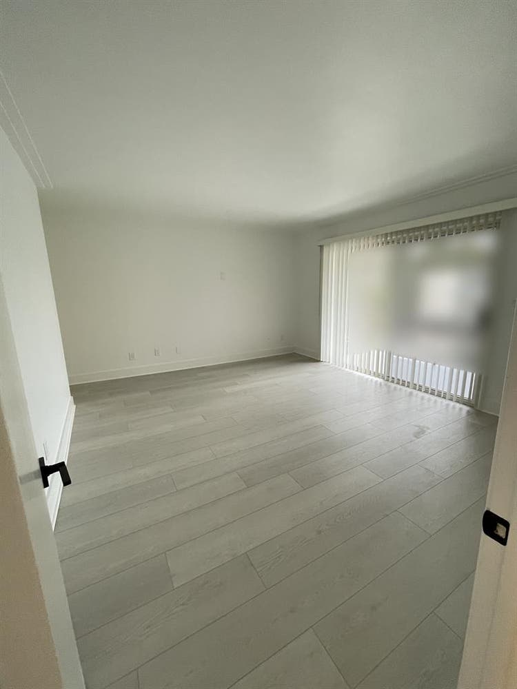 ROOM IN BRENTWOOD — Available Nov 1