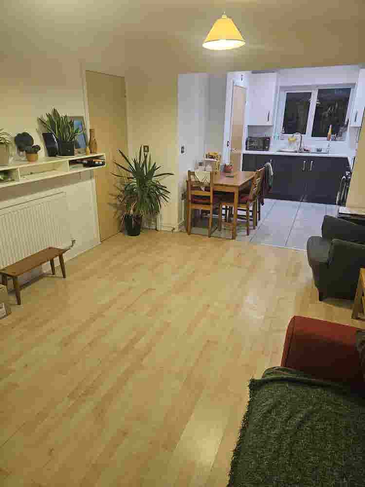 Spacious double room in 2-bed house