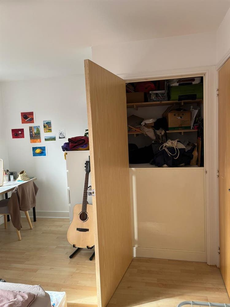 Spacious double room in 2-bed house