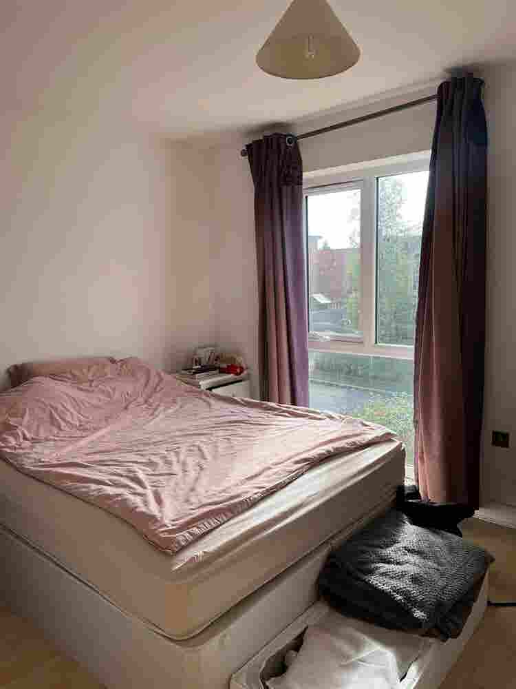 Spacious double room in 2-bed house