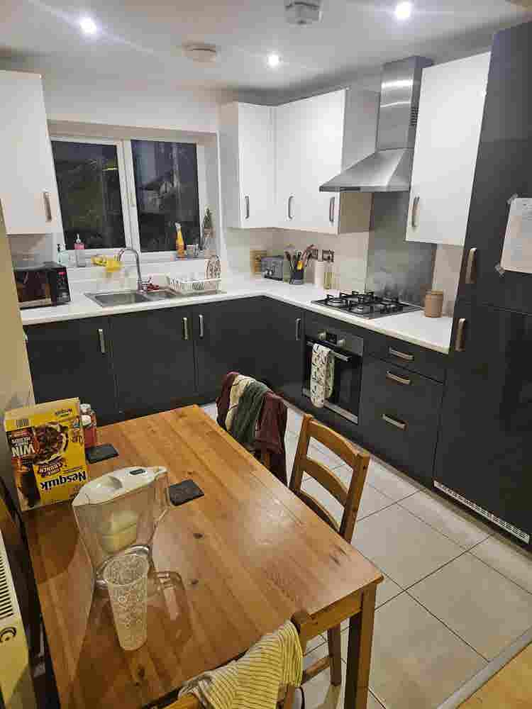 Spacious double room in 2-bed house