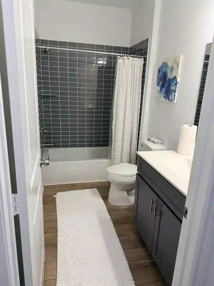 Female roommate only