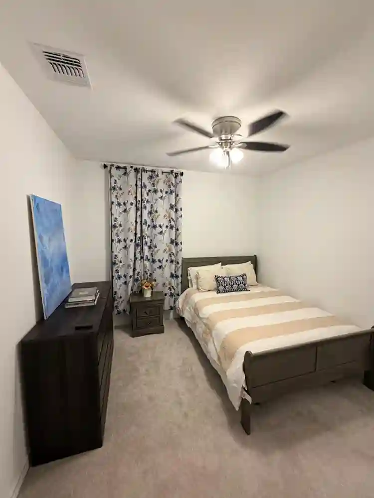 Female roommate only