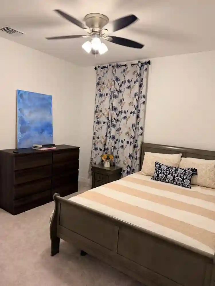Female roommate only