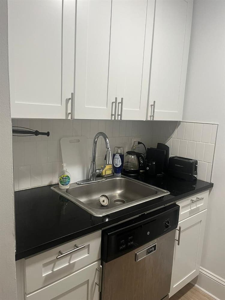 ✨Incredible deal in Midtown South✨