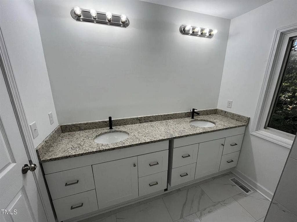 5 BR in Durham