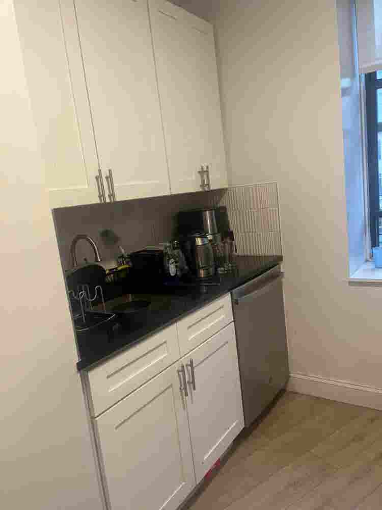 ✨Hottest Deal Room - Midtown South✨