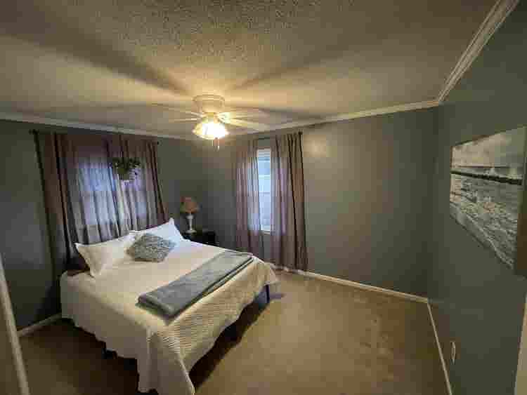Spacious Room in Quiet Neighborhood