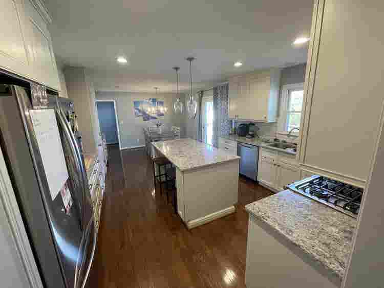 Spacious Room in Quiet Neighborhood