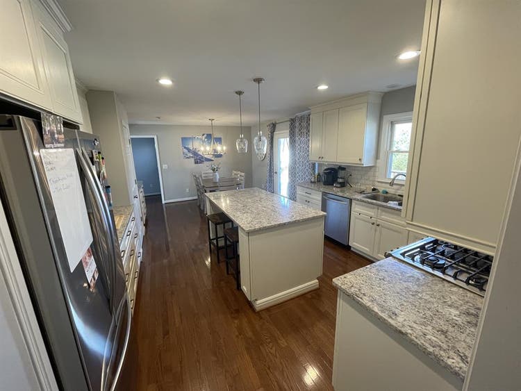 Spacious Room in Quiet Neighborhood