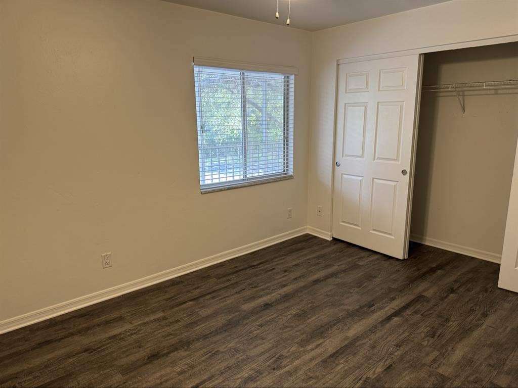 ROOMMATE NEEDED!! Private bat