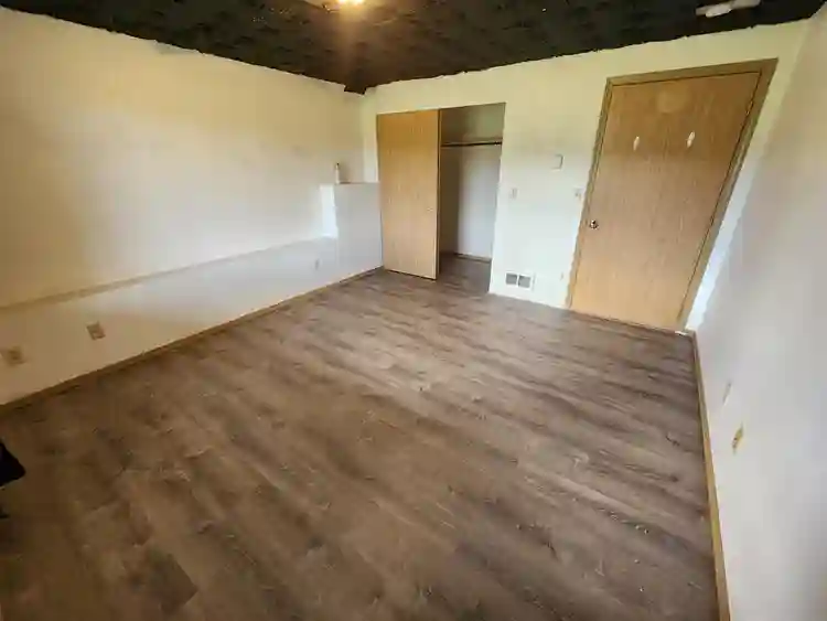 Large Room/w bathroom and Kitchen